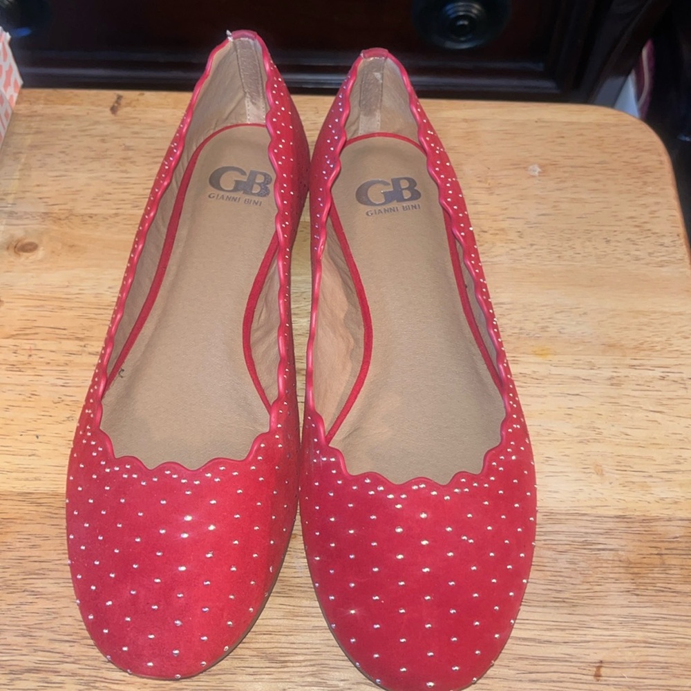 Gianni Bini red flats, size 9.5. Good condition